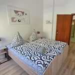 Elena Flat Orchidee Zentrum דיסבורג