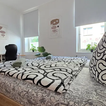 아파트 Elena Flat Orchidee Zentrum *